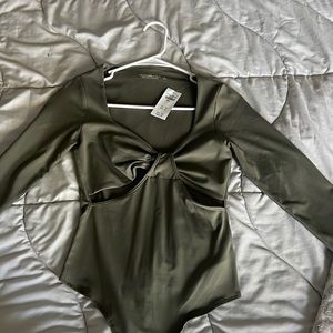 NEW WITH TAGS* WOMANS ABERCROMBIE BODYSUIT!